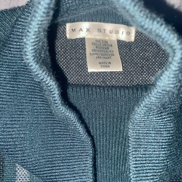 2 Sweaters (New) - Picture 6 of 7